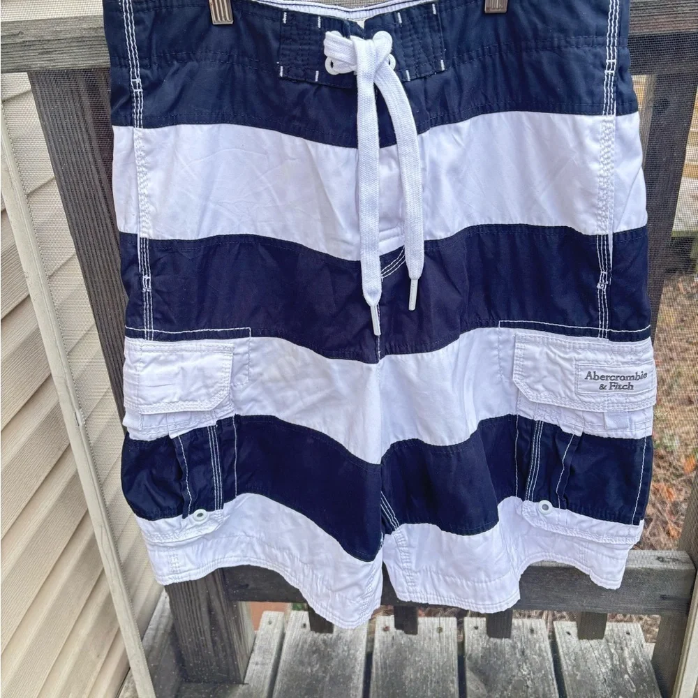 Abercrombie & fitch navy and white with a drawstring waist and cargo pockets
